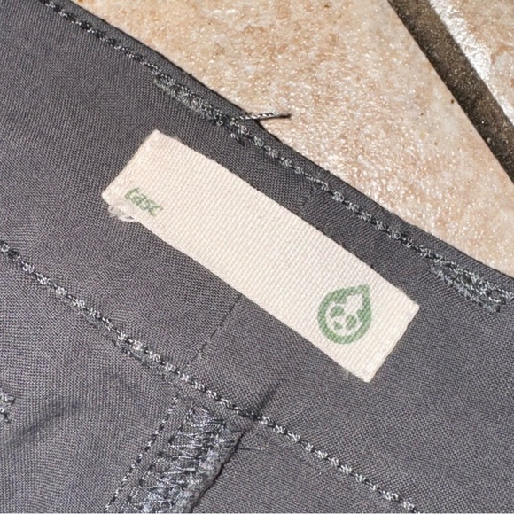 Tasc Men’s Gray Stretch Casual Performance / Work Pants Size 33x30 Tailored Used - Picture 3 of 5